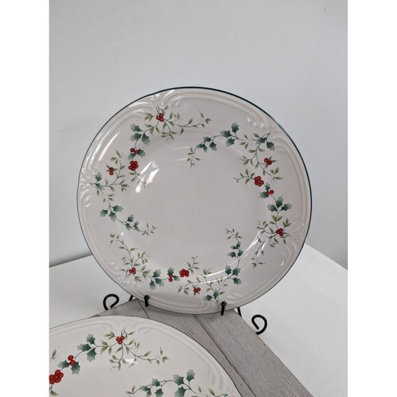Pfaltzgraff Winterberry Dinner Plates 10 1/2" Set of 3 Made in INDO - Picture 3 of 8